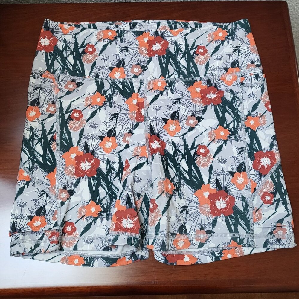 Senita Baseline Women's High Waisted Shorts in Fresia w Pockets 5" inseam Size L